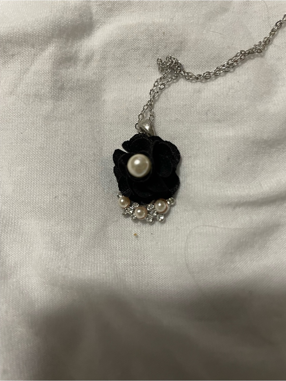 Black Flower Pearl Pendant Necklace - Elegant Women's Jewelry